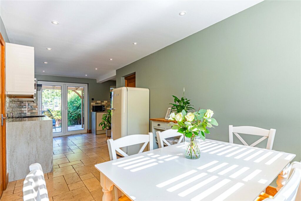 Carrington Avenue, Borehamwood