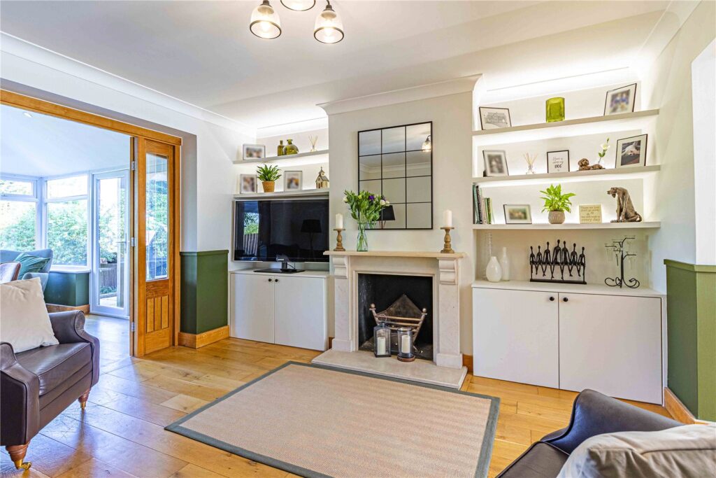 Carrington Avenue, Borehamwood