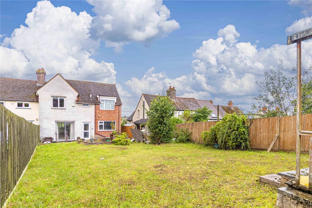 Castle Hill Road, Totternhoe