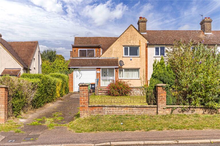 Castle Hill Road, Totternhoe