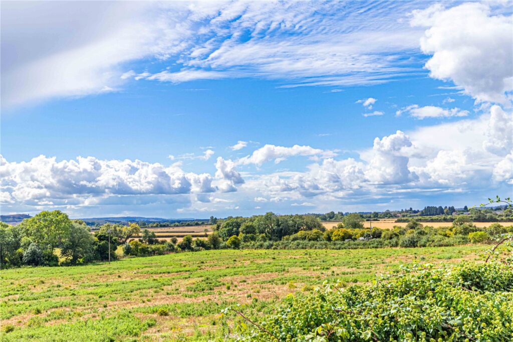 Castle Hill Road, Totternhoe